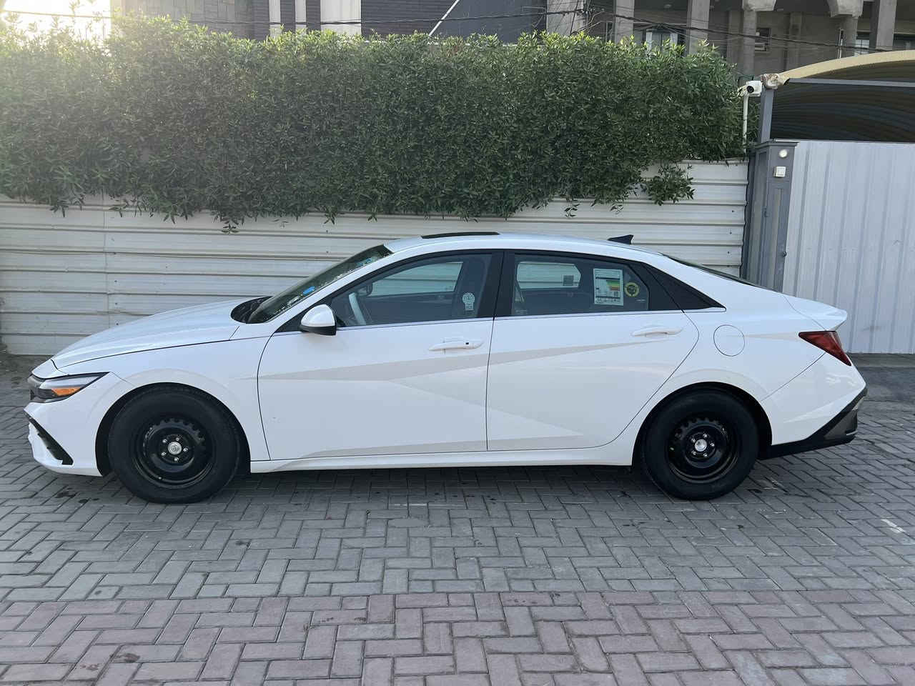 السلام عليكم النترة 2024 وارد أمريكي حادث فقط دعاميةوبيها رصعة صغيرة بلجاملغ لخلفي ممبينة تعتبر كلين سيارة نضيفة كلش ماشية 45 الف مكاني البياع تقاطع درويش 
السعر 183 وبيها مجال قليل 
الرقم ***********
