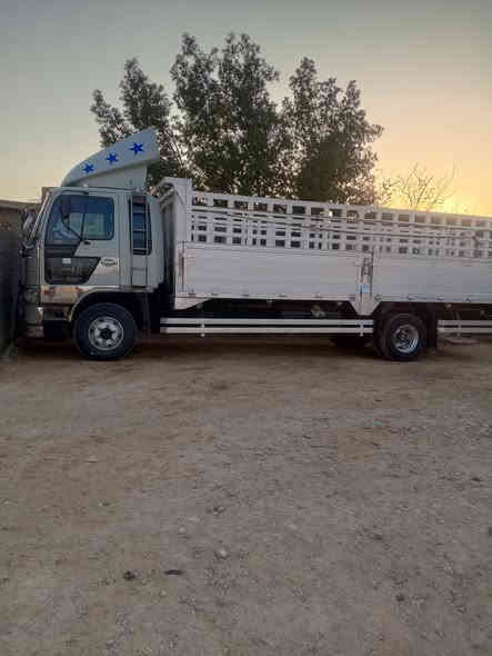 سلام عليكم سياره هينو للبيع سته وربع مديل 96مكينه سبعين عادي لاصرف ولابخار ***********
