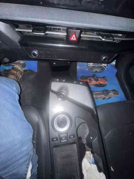 Kia Ev6 2023 
سياره جديه بدون تبديل وصبغ فقط دعاميه صور حادث داخل منشور بطارية 77واط 600 كيلو بشحنه كراسي كهربائية تدفه تبريد بعد بيه هواي موصفات سعر 160$ بغداد بسمي ***********
