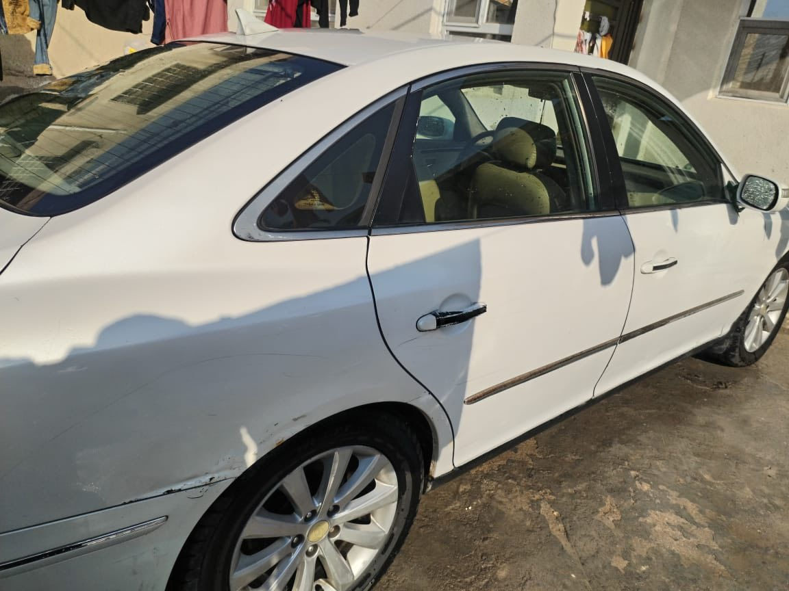 السلام عليكم أزيرا موديل 2009 فول رقم بصره انكليزي سنويه بسمي السياره مصبوغه حزام مكاني البصره السعر 70 لتواصل ***********
