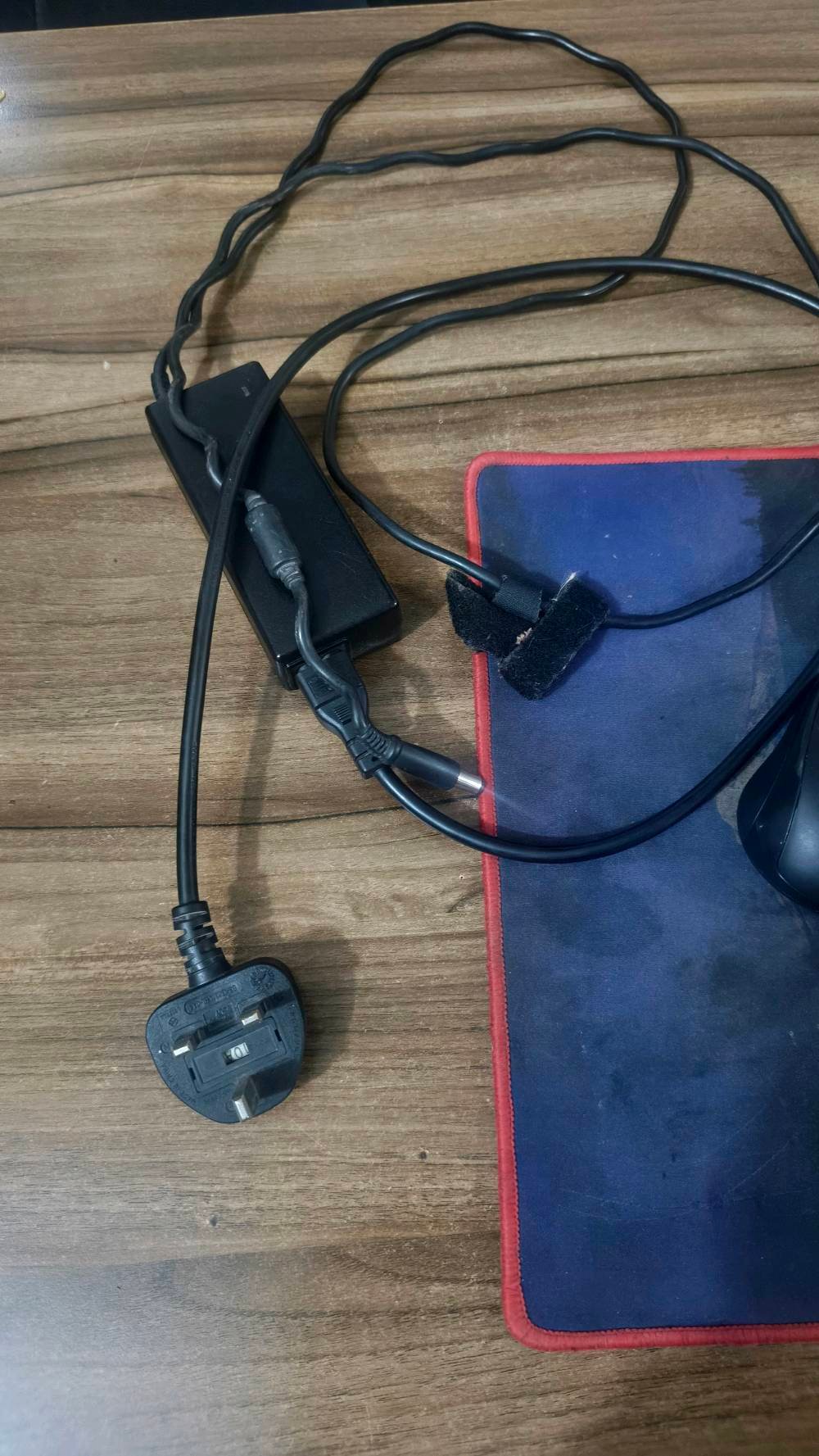 حاسبة دل مع ماوس وشاحنة للبيع بسعر ١5٠ الف
ممكن تحددلي موديل الدل بالضبط؟ الظاهر بالصور Latitude E6430، صحيح لو موديل ثاني؟: 
موديل Latitude E6430
شنو المواصفات بالتفصيل: المعالج شنو، الرام شكد، والهارد/SSD شكد؟: 
المعالج  : Int:el(R) Core(TM) i5-3340M CPU @ 2.70GHz 
الرام : ٤ GB
مساحة التخزين :  GB 256
حالة الجهاز شلون؟ بيه أي أعطال أو مشاكل بالشاشة، الكيبورد، المنافذ، أو التاتش/الماوس باد؟: 
حالة الجهاز جيدة وكل شيء فيه يعمل 
البطارية شكد تدوم تقريباً؟ وشاحنها أصلي ومضمون يشتغل زين؟: 
شاحنتها اصلية وبطاريتها جديدة 
 وهل السعر 150 ألف 
 الشعب الديوان نهاية شارع 15 قرب المستوصف 