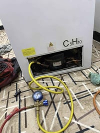 ثلاجة • للبيع • أجهزة منزلية