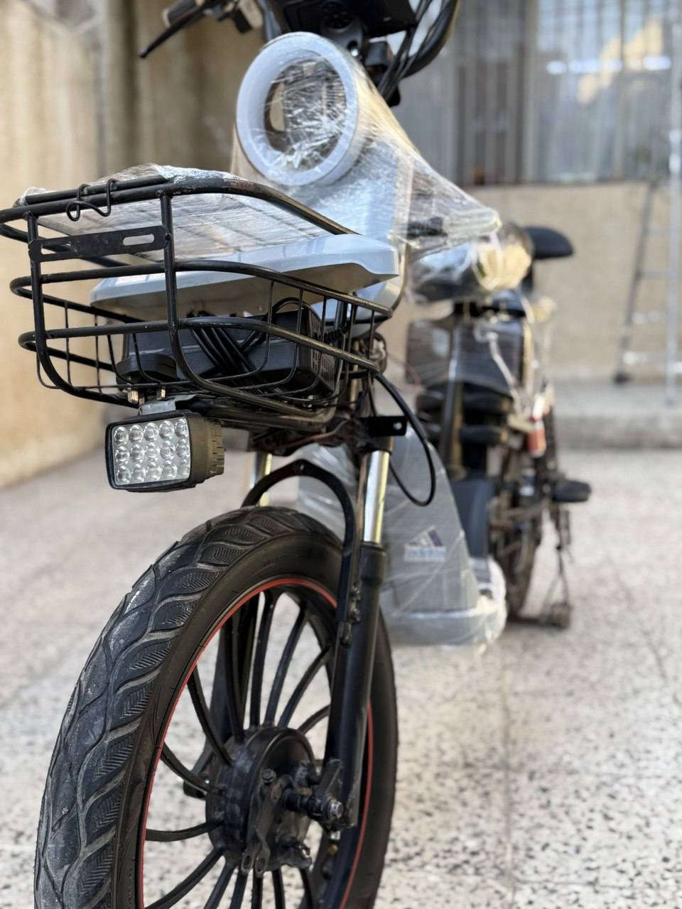 ماطور شحن KOREA.MR 2024للبيع ماطور كامل بس عندك الجاملغ بس برغي وتشد ودرع الي يم البيدار هم برغي وتشد بس اربع سرع يمشي 99 لايت شاهد لايت جوة قوي السعر 350 وبي مجال مكاني موصل حي فلسطين الرقم للاتصال *********** ومتواجد ماسنجر.
