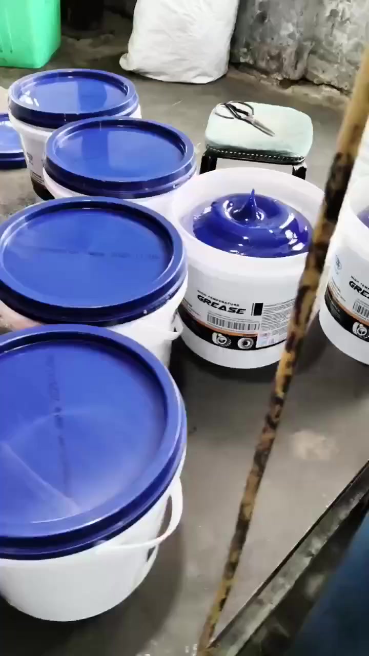 New batch High temperature grease are ready
Lithium grease/High temperature grease, blue color, drop point 285℃， operation temperature -20℃-240℃.
High-speed buses and heavy-duty trucks suitable for various harsh conditions such as high temperature and heavy load... and so on
#hightemperature #grease #lithiumgrease #bluecolor #bluegrease #truck #cars #bearing


**إذا كنت صاحب هذا الإعلان وتريد حذفه لأي سبب، رجاءا أرسل رسالة إلى الدعم الفني**