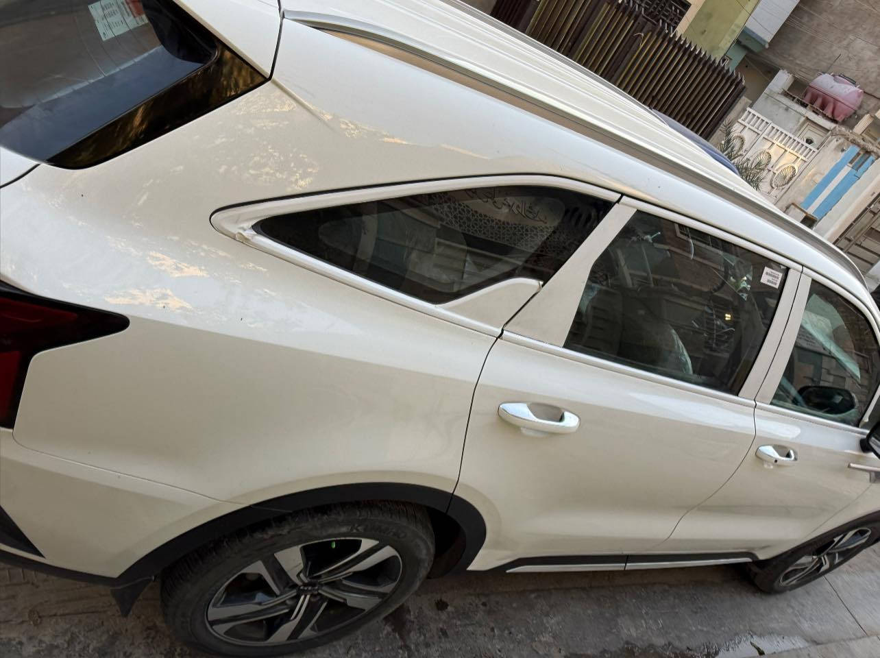 السلام عليكم عندي كيا سورنتو موديل 2022خليجي        محرك 4 اسلندر 2500 مال شركة الدولية
رقم بغداد بسمي 
ماشية 109 الف
تبديلات الدهن و الفلاتر وجميع الصيانات الدورية في الشركة
(المواصفات)
7 راكب
3قطع تبريد
بصمة تشغيل + ابواب
صندوق كهربائي
كشن كهرباء 
ترحيب عند الاقتراب
فتح الجنطة تلقائي عند التوقف قرب الصندوق
انارة كحيطة متعددة الألوان 
شاشة كبيرة 
4وضعيات قيادة
مانع انزلاق
مانع انحدار
حساسات امامي خلفي جانبي 
كاميرا خلفية 
اشاير مري+ مري شفط
فول تحكم استيرن
لايت اربع عدسات 
كتاب ضمان الشركة موجود
السيارة احلى من الصور بهواي 

بعد بيها مواصفات كلش اهواي ما عدا البنورامة
ملاحضة (السيارة بيها بارد جداً جداً قليل الباب العكس السايق  او رصعه  الباب البصفه موضح ب البصور )عدا هذا الاشياء مكفوله و السونار مالها موضح 
…….:
مكان السيارة بغداد السعر 263بيها مجال بسيط انشالله
.. 
رقم الهاتف ***********
