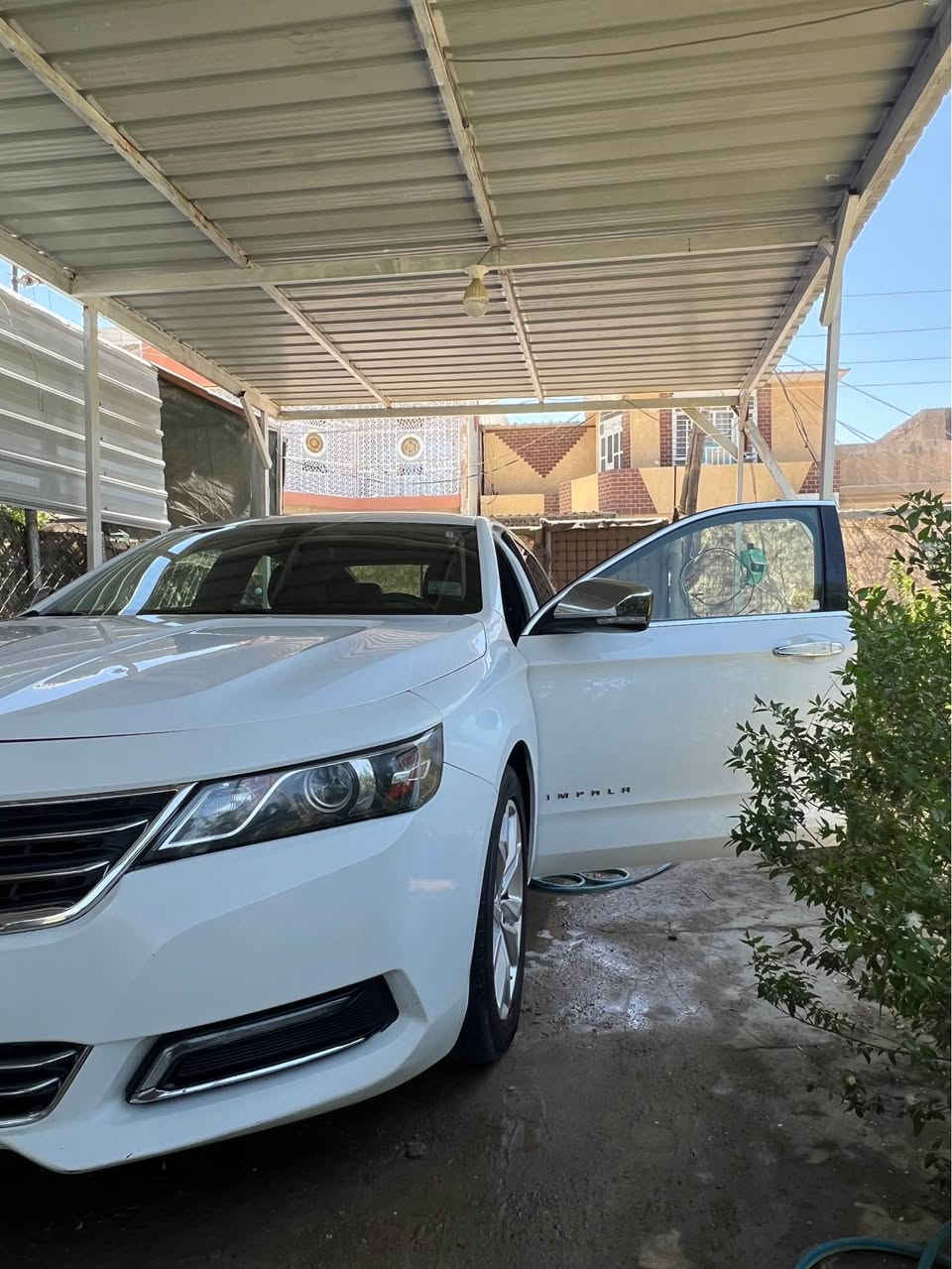 السلام عليكم 
امبالا 2018 Lt
مكينه V6 3600 بساتم مسلحه المرغوب 
محرك كير صدر كهربائيات شرط الفحص وين ميعجبك
مواصفات ،، 5 بصمات  تشغيل عن بعد سايد بريك دكمه تحكمات ستيرن ومواصفات هوايه معروفه بال LT سستم سماعات تخم تيارات باتري جديد  ادامه كامله من محرك وصدر ترايك وين متريد شرط الفحص 
بجم كبس حادثها موضح بالصور بابيبن مبدلات بلاديه نفس لون بدون شواصي ودواخل وباب خلف الصدر وشويه جاملغ انشخط تبلدت الباب وعلى كد شخط صبغ  
بأسمي سياره رقم دولي تحويل اي محافظه 
مكان سياره 
ديالى -هبهب
***********
معروضه 125$ وبيها مجال بغداد, العراق
