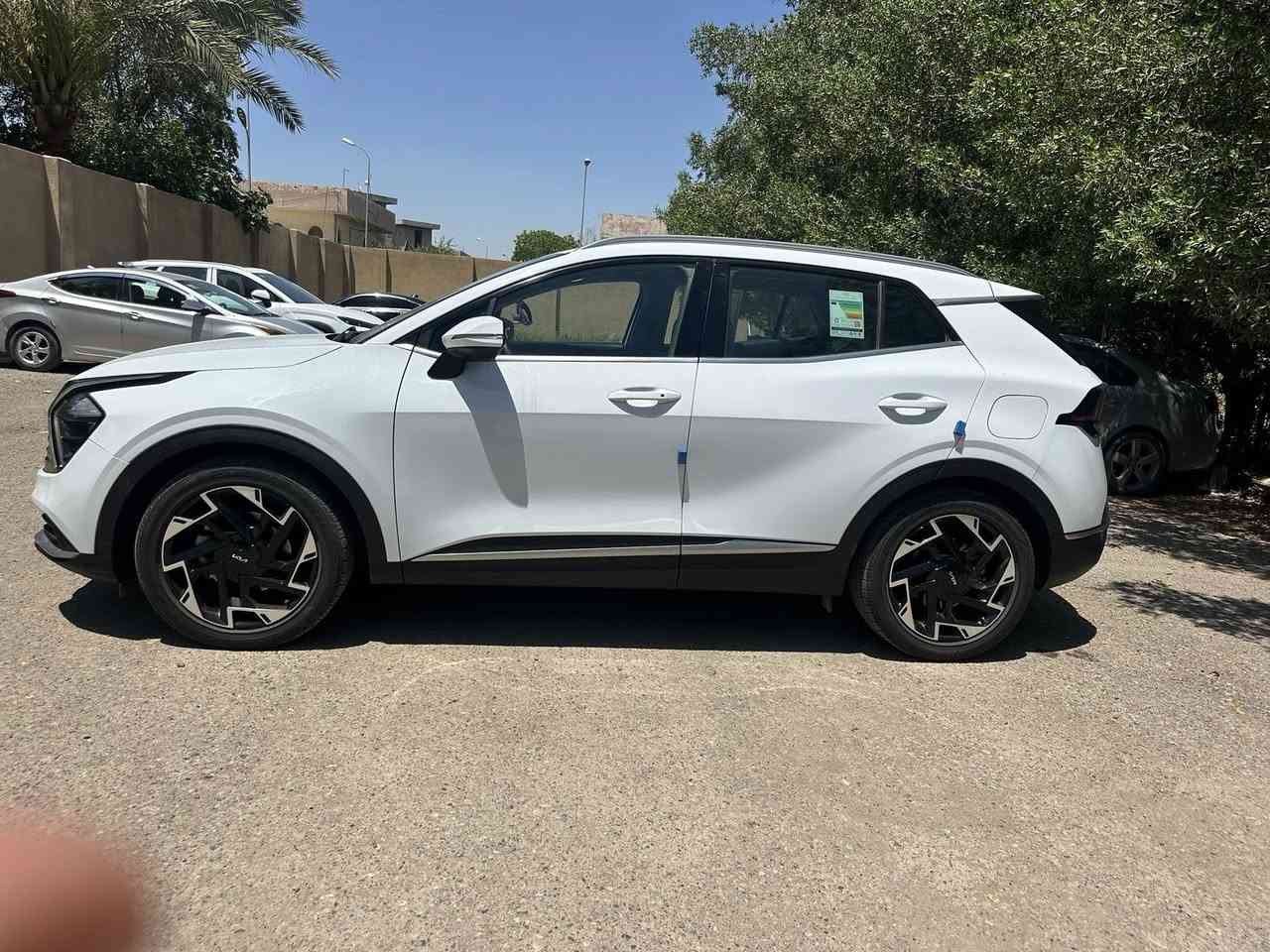 عمي سلام عليكم
سبورتج ٢٠٢٣ خليجي ما بيها ضرر بس طخات بسيطة سيارة كاملة مكملة 

مواصفات وسط مو فول 

ماشية ٧٩ الف كيلو  

السعر ٢١٢ ورقة

الشراي يراسلني واتساب:***********
