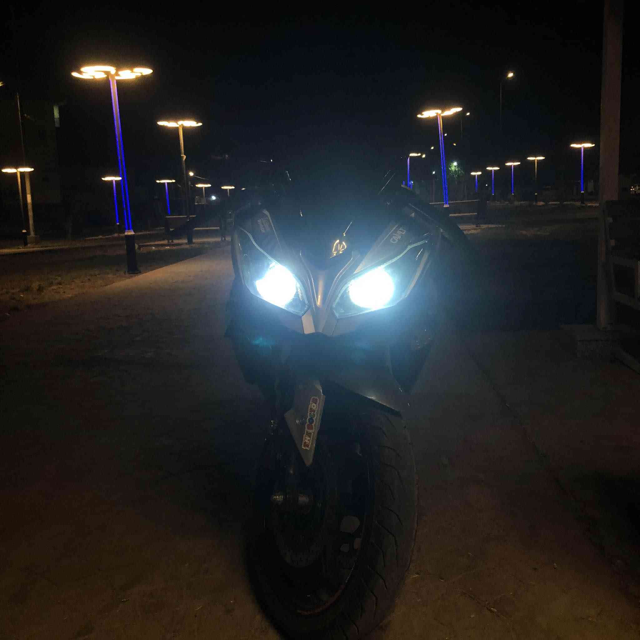 السلام عليكم دراجه بطح شحن للبيع

المواصفات:
1_ملف الدراجه 3000W.
2_الممشى 4000KM .
3_السرعه 137KM باساعه
4_ التعديلات ستاندرياضي . كبات براغي ذهبي . 
رقم سبع الوان . اشاير لكسزز خلفي وامامي جناح امامي.
5_لايتات اماميه  شغل خاص .عالي ابيض
زنون.ناصي اصفر .والنهاري الوان .احمر وازرق
وبنفسجي وفدرالي.
6_دبل دسك امامي وبريك خلفي قوي جدا.
7_وتجي بصمتين وتشغيل عن بعد وقفل وفتح 
 8_تجي بيه نضام R الرجوع إلى الخلف.

الملاحضات:
1_شخوط بصيطه .
2_ضرر باكفر الجانبي .

المكان البصرة 
 للاستفسار ‎***********
.
.
.#البصرة #دراجات #شحن #دراجات_للبيع #بايكر #بايكرز #bikers #biker البصرة, العراق
