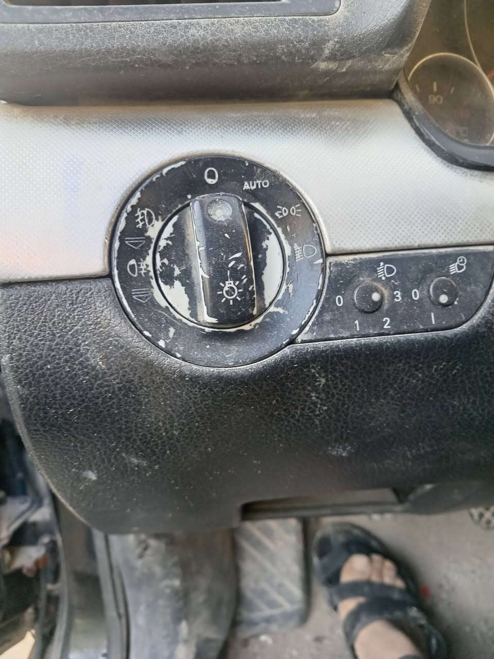 اوديa4 موديل 2007 رقم شمالي  مكينه 2000 كير عادي ومعاها ادوات دعاميه لايتات دكشن بارد بور ستيرن  كير اوتو   كير عادي 7 نمر دفع رباعي   السعر 60$  للاستفسار اكثر *********** واتس اب
