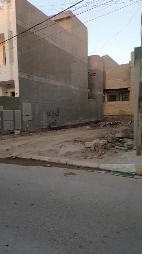 قطعة ارض للبيع 

العنوان الرمادي خلف العاب السندباد 

طابو صرف 

مساحه 150متر 

شارع 10متر تبليط ومجاري خدمات كاملة 

باقي التفاصيل بل الفيديو 

الاتصال ‏‪***********‬‏

عنوان المكتب الرمادي خلف العاب السندباد
