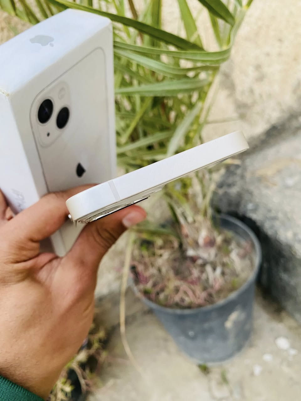 ايفون 13 عادي ذاكرة 128 بطارية 66 صرفه كلش زين نظافه 100% ممفتوح بلادي كامل ملحقات كارتون + كيبل اصلي + 10 كفرات ويا السعر 340 قفل مكاني بغداد ابو غريب ***********
