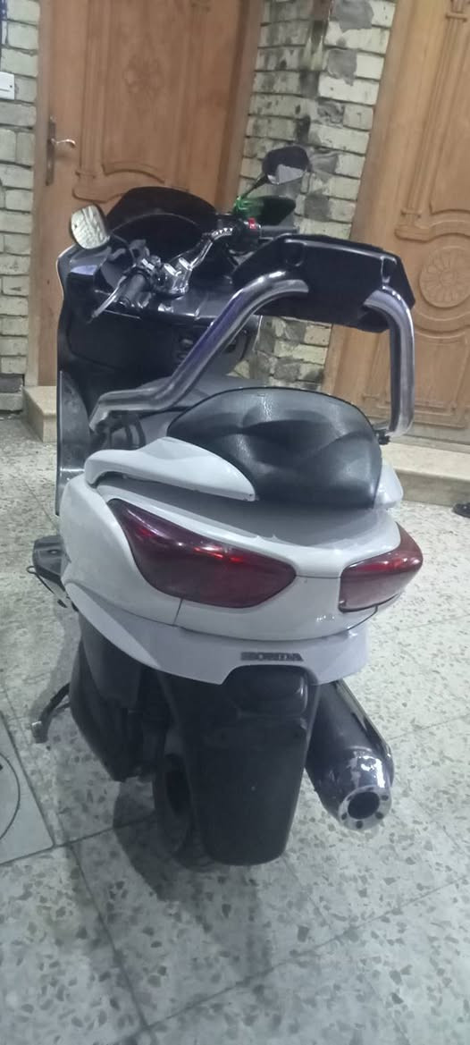 فورزه بصمه 8/0 بلاديه كلهه بس بيه اثر  شخوط ومكحلهن ملاحظه الكير ملغي مالته ألسعر 1100 وبيه مجال 

المكان البلديات تقاطع الكهرباء /***********
