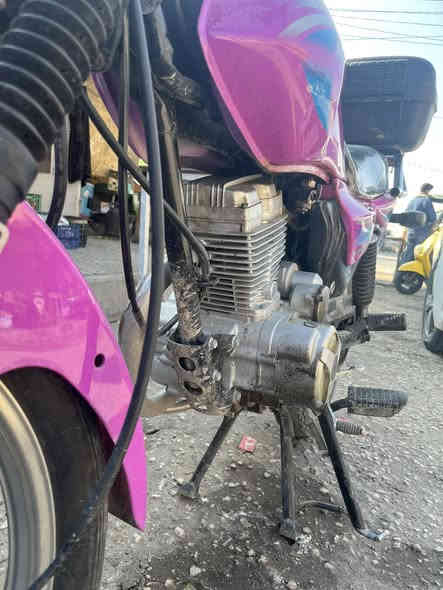 السلام عليكم دراجه دايوان للبيع موديل 23دراجه مكفوله بس اوراق ضايعه عندي حتى داكها بالمرور 
مكفوله من السرقه للمعلومه اوراق استنساخ عندي 
اتصل ع رقم ***********
