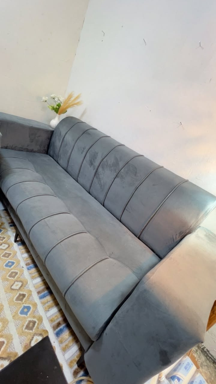 تخم 7قطع.  مع كوشات جديد    استعمال قليل جداا نضافه 100/100صار شهرين من اخذنا سعر 300وبي مجال وتساب***********
