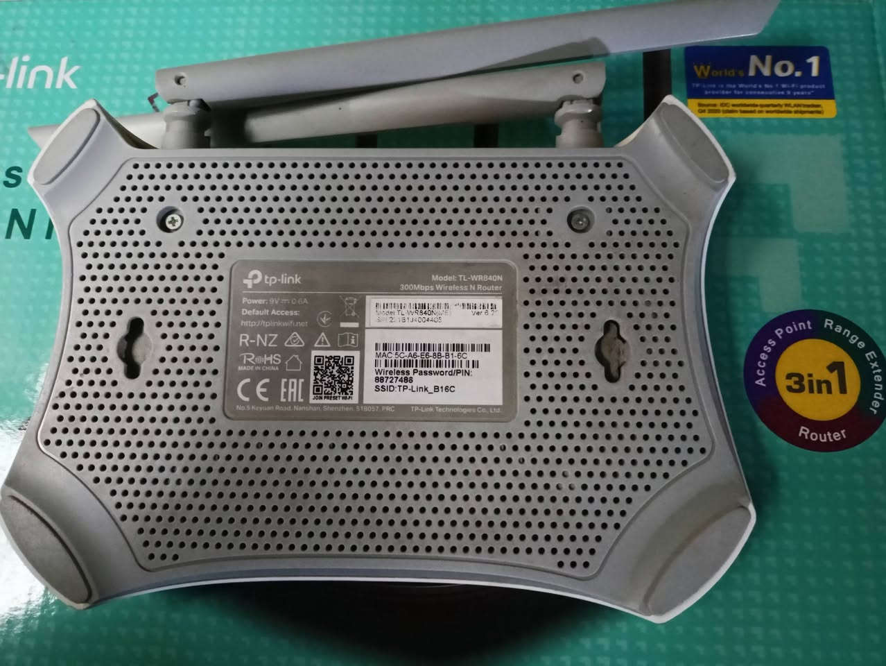 اسلام عليكم 

راوتر للبيع مستعمل 20يوم فقط راوتر جديد مابي اي عطل نيت فول كامل غراض مع الكارتون السعر 15 الف  للتواصل ***********
