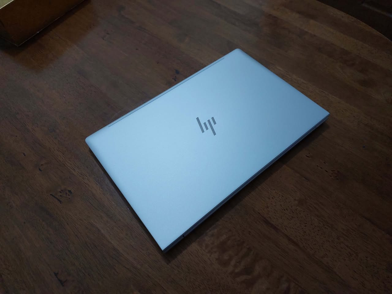 السلام عليكم ..  جيل 12 ....رام 16 كيكا  ...تحفةالكترونية من شركة hp  بلون وشكل وتصميم مميز جدا (المنيوم مو بلاستك)  ... شاشة حجم 15.6 دقة FULL HD 1080 نوع IPS الوان طبيعية  ... معالج قوي  كور اي  5  جيل 12  ..هارد نوع SSD M2 السريع ....بصمة اصبع ... اللابتوب جديد بمعنى الكلمة و شكلة روعة وسوبر سلم وشحنة فوق الممتاز  ملائم للبرامج الهندسية  والتصميم  والدراسة والاعمال وغيرها  ابيعة عالفحص والضمان السعر 350$  للاستفسار الاتصال *********** او *********** (واتس)
