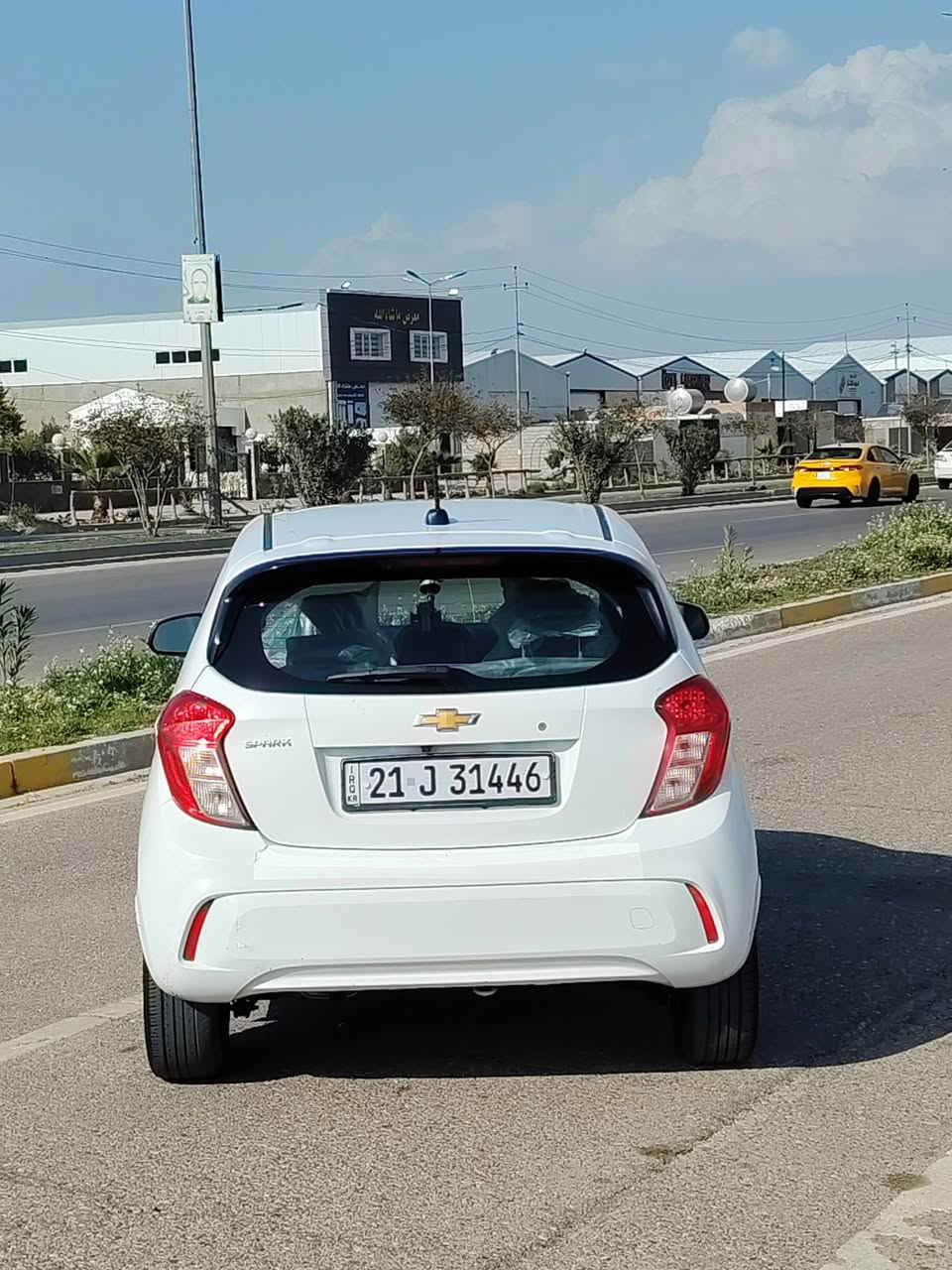 شوفرليت سبارك للببع موديل2021 سياره فول عادي حتى كير عادي محرك 15 كير محرك بشرط بيها بطاقه بانزين فقط شاشه جبير حساس هوا او تراكشن قفل مركزي لايت زينون بل كامل سيار سياره ماشيه81الف فقط بيها بابين مبدل بيلادي سعره 87 بيها مجال للشراي ***********مكان كركوك
