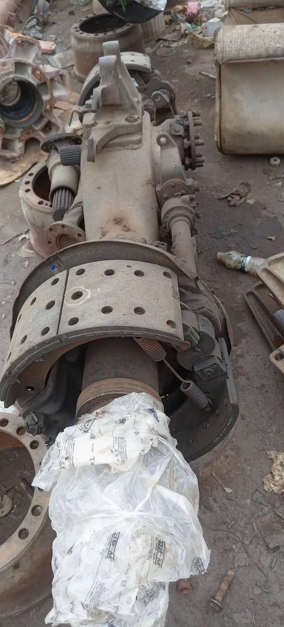 للبيع اكسلات مامي وخلفي مع كاردن مع  فلنجات مع هاف شفت ***********
