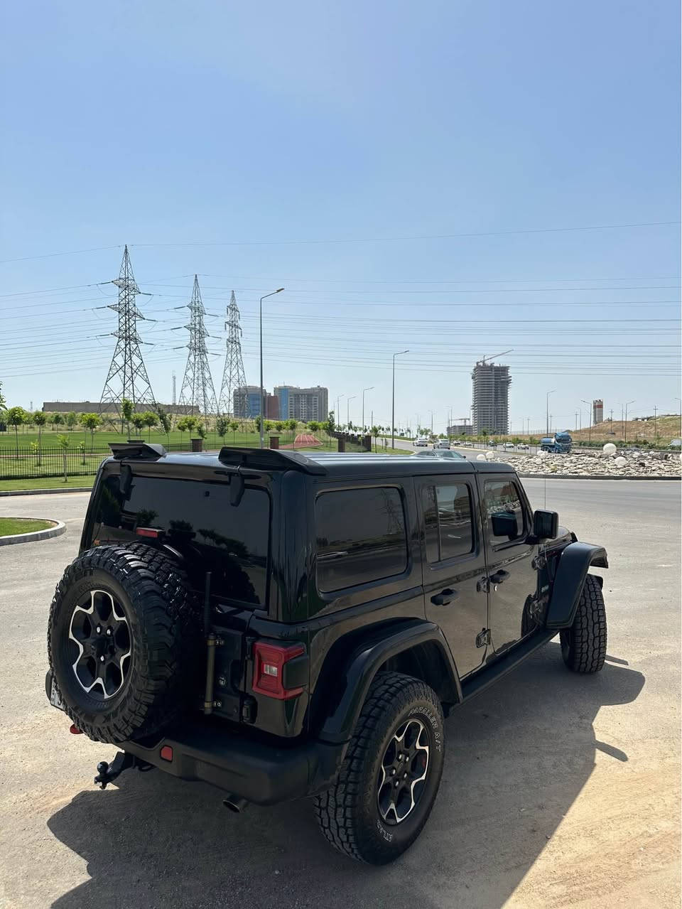 جیب ڕۆبێکۆن ٢٠٢٠ V4turbo ٦٠ میل ڕۆیشتوە 
یەک بست بۆیاخ 
ساحر ٢٩٠ مەجال
0751 804 3635 أربيل, العراق
