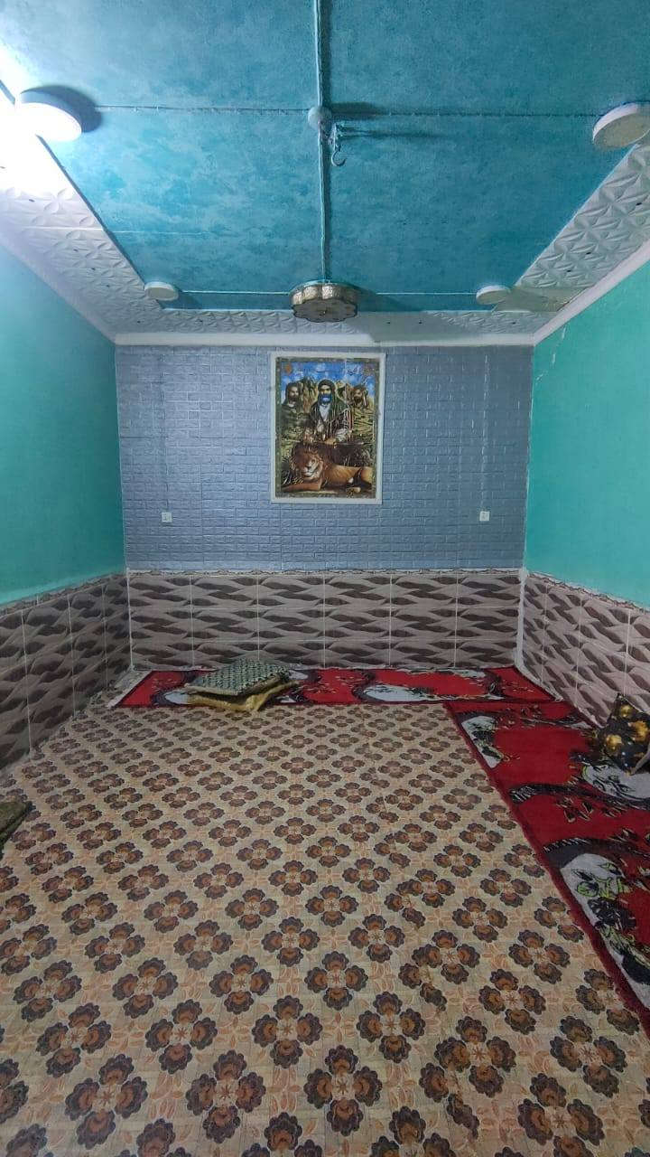 بيت للبيع يتكون من غرفتين وصاله ودوانيه ومطبخ وحمام داخلي وصحيات خارجيه مساحته 100موقعه خلف سكة القطار جهة سيد خضير للاستفسار ***********
