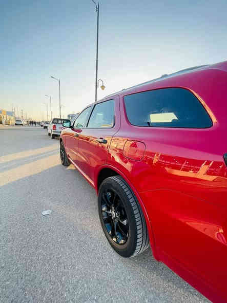 السلام عليكم ورحمة الله وبركاته . للبيع دوج دورنكو موديل 2019 وارد امريكي محرك 6 سلندر 3600cc السيارة فول مواصفات عدا الفتحة ضررها ( بيبان اثنين صبغ باب السائق وباب خلف السائق والبنيد هم مصبوغ والجاملغ من صفحة الصدر مبدل بلادي وصورة السونار وياها ) السيارة ماشية 96 الف ميل السيارة رقمها بغداد تحويل ثاني يوم مكان السيارة الكوت السعر (23 الف دولار) 230 ورقة 
ملاحظة : اني مكلف بالنشر فقط السيارة مو الي هذا رقم صاحب السيارة (***********)
