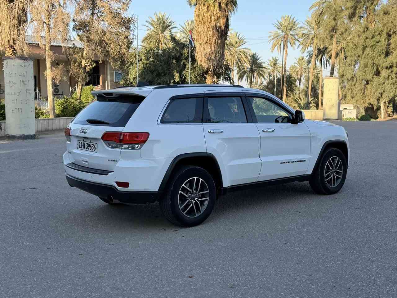 جيب لاريدو 2019 وارد امريكي حادث بسيط جدا فقط ربع البنيد صبغ السونار مرفق مع الصور وبالعراق شخط بالباب ومصبوغ عل كد الشخط السياره مكفوله من اي اضرار داخليه ماشيه 90 الف ميل مواصفات شاشه كبيره كير كوبرا ردار امامي ورادار حانبي بصمه نضام ايكو وسبورت تشغيل عن بعد حساسات وباقي المواصفات المعروفه 
ملاحظه 
( محرك السياره مبدل 2014 يعني انسى شي اسمه دوانز ) 
السعر 188 وبيه مجال 
العنوان بابل الحله 
للاستفسار 
***********
***********
