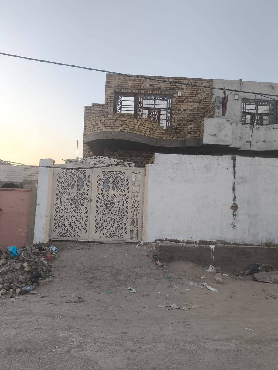 للبيع، بيوت 2،هياكل،، مساحة الواحد، 100، م، بناء طابوق صب كونكريت طابقين، طابو زراعي سند25، كل الخدمات موجودة ماء كهرباء مولد مدرسة شوارع تبليط، شارع كربلاء عمود 130، شارع الزركه، السعر، 50، رقم الهاتف، ***********
