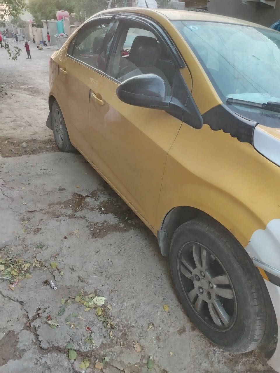 سلام عليكم  سياره شوفر سونك 
2013
محرك جديد ياباني  رقم سنويه جديد 
بيه ظربه بصيطه من يم البنيد 
بكان سياره بمسايه بغداد  
سعر 48
 ***********
