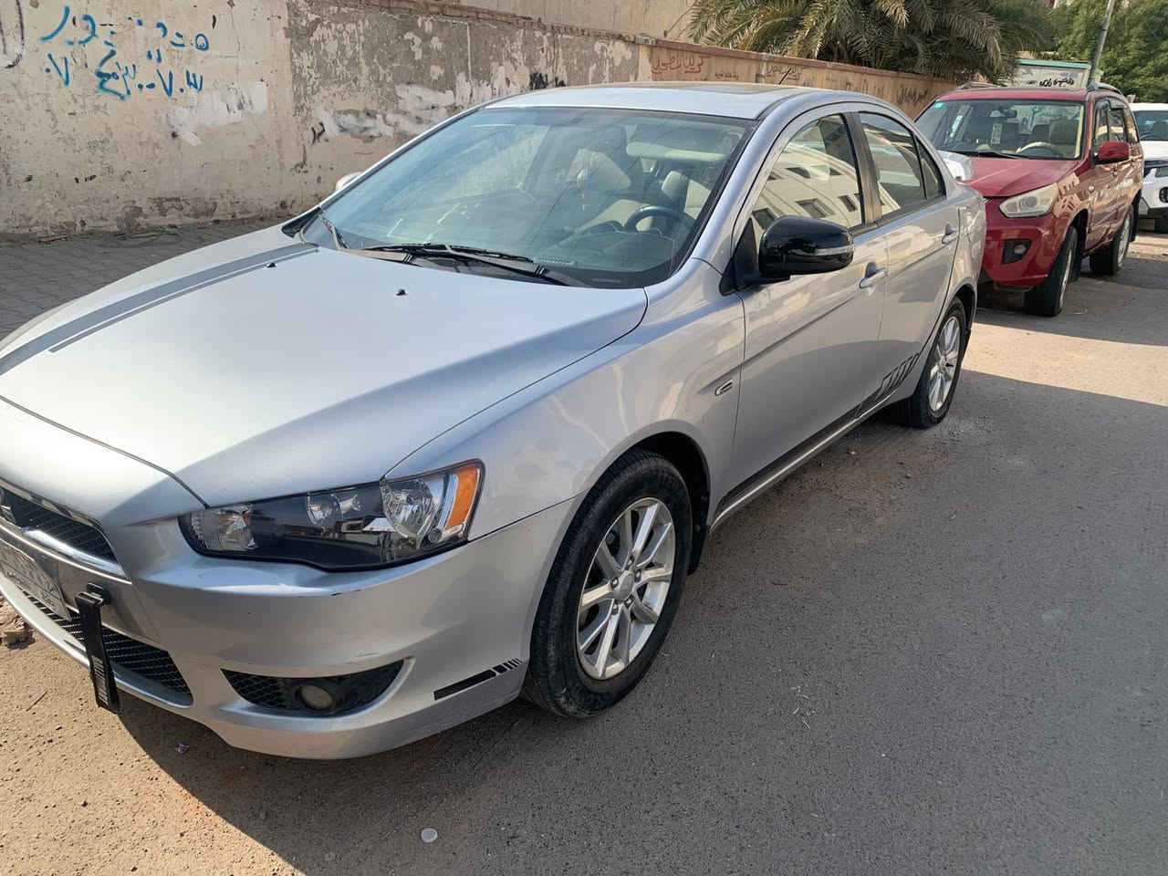 لانسر قرش موديل ٢٠١٦ استلام شركة 
بيها ضربه بين البابتين وشخوط موضح بالصور  
المراية الجانبية طكت القاعدة بس وبدلتها كلها والاصلية موجودة

ماشية ٤٦ الف قابل للزيادة 

السيارة ميحتاج واحد يسولف عليها 

كير محرك تبريد شغال وبحاله جيدة جدا

السنوية منتهية  

السعر  ١٠٥ وبيها مجال
مكاني الاعظمية 

***********
