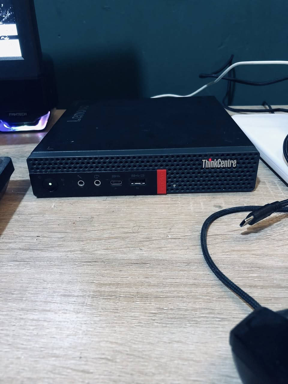 سلام عليكم اخوان عندي هاي حاسبة كامله وياها شاشة وكيبورد وماوس
مواصفات حاسبة 
Lenovo thinkcentry 
معالج ممتاز 
Core i5-8500 3,00GHz جيل ثامن 
Ram 8GB رامات 
Support wifi+bluetooth 
Storge 25￼￼6 GB ssd 
وتكدر تضيفلها
M.2 بيها منفذ بس اني ماضايفلها 
مواصفات شاشة 
HM IPS lcd 
60hz ,hdr ,full hd 1920*1080 
وياها ماوس من سكوربيون 
وكيبورد marvo هم من سكوربيون 
سعر 160 قفل مكاني بغداد تفاصيل اكثر تفضل خاص


**إذا كنت صاحب هذا الإعلان وتريد حذفه لأي سبب، رجاءا أرسل رسالة إلى الدعم الفني**