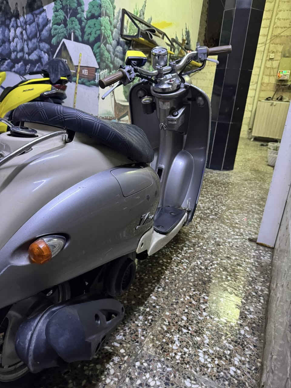 سلام عليكم دراجة عبد الحليم
دراجه لا ممفتوحه ولا اي شي بيه جيب فيتر وتعال افحص على راحتك كله شغاله كهربائيات هورن سلف تايرات جدد بريك جديد حته العداد يشتغل دراجه كامله على اخير شي سعر الدراجة 350 وبيه مجال 🤍
هذا الرقم ***********
