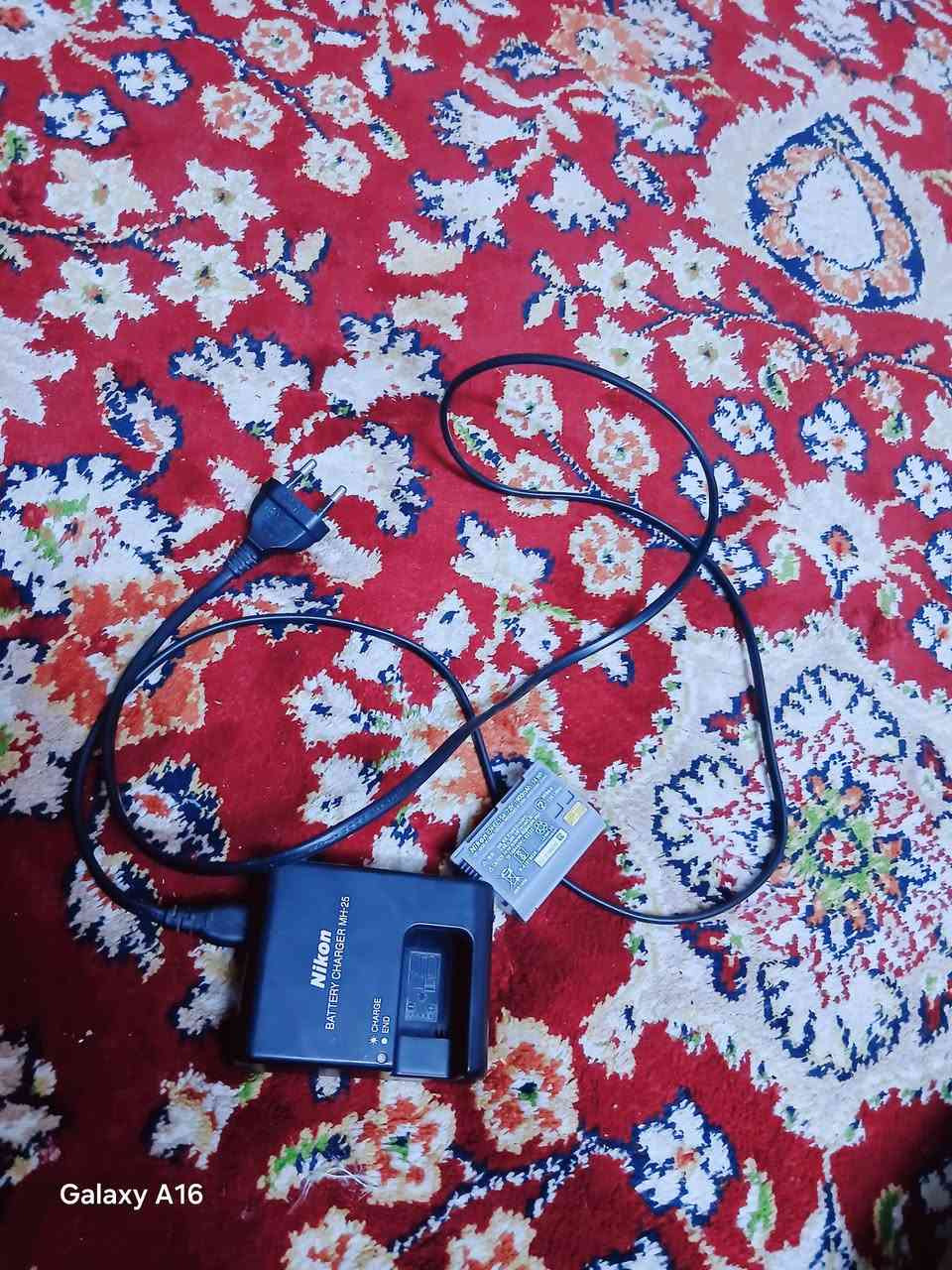 سلام عليكم
كامره نيكون للبيع  d7000
مالحقاته  شاحنه+ بطاريه +حزام كتف + رام32
سعره.   ٣٥٠
***********
مكاني بغداد  توصيل موجود
