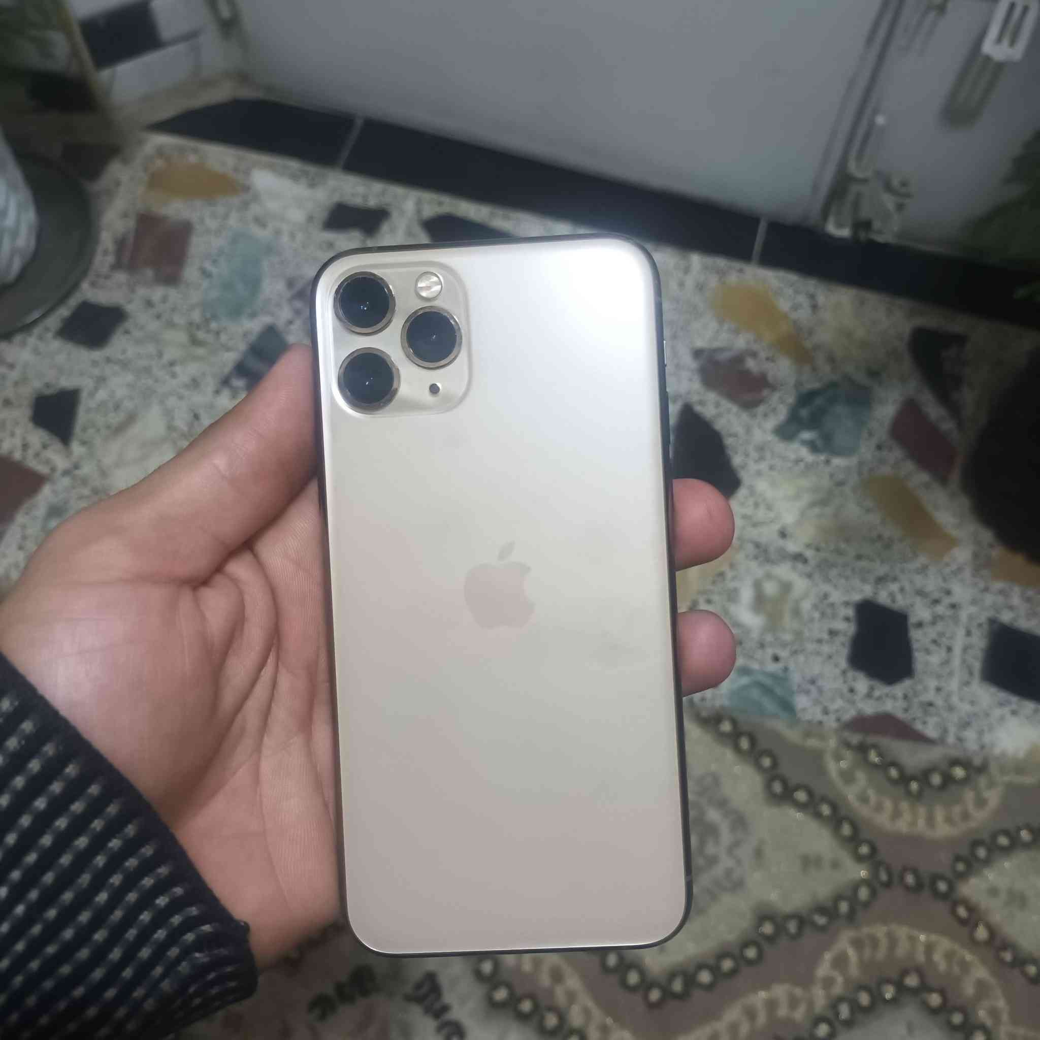 السلام عليكم للبيع ايفون ١١ برو مبدل شاشه  بطاريه ٨٤ مفتوح تخطي  كامل  ذاكره ٢٥٦ عنوان بغداد منطقة الراشديه  ***********هاذا بي واتساب و***********  السعر ١٢٥ بيها مجال بسيط
