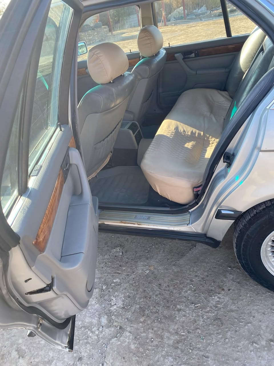 السلام عليكم متوفر للبيع سياره نوع BMW 730v8لون سلفر جاهزه مكينه كير حداديه كفاله غرفه جلد رصاصي كهرباء فتحه سياره نضيفه جدا رقم بغداد مشروع وطني سنويه جديده السعر ٦٥ وبيه مجال مكان بابل الشوملي*********** مكلف بنشره السياره يمي بس هذا رقم صاحب السنويه بسمه السيارة اتفق وياه وبيك خير ودلل
