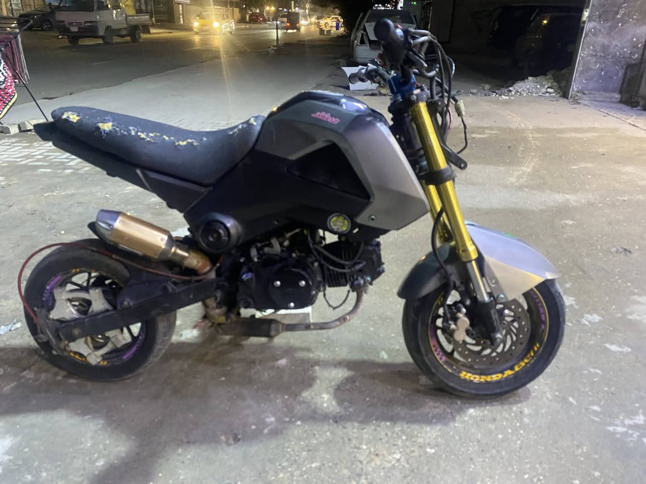 سلام عليكم هوندا كروم دراجه نضيفه صالنصه رياضي عمبار رياضي فج خلفي كلج رياضي دراجه تخبل مكاني بغداد دوره الميكانيك***********سعرها750وبيها مجال للشرايه
