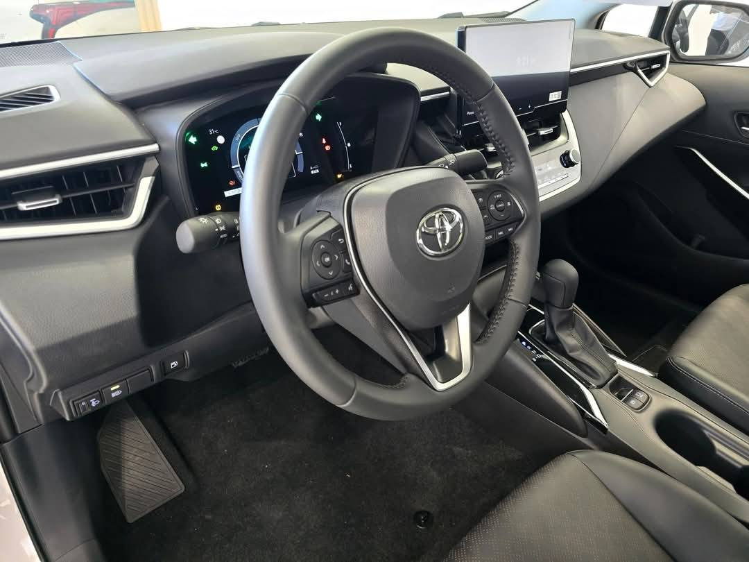 🔥كورلا هايبرد 2025 الشكل الخليجي،  متوفرةعند شركة MiAلتجارة السيارات 🔥
📃 اليكم التفاصيل الآتية 👇🏻

 البيع نقد فقط …

⛔️ زيرو 
⛔️ موديل 2025 الشكل خليجي
⛔️ حجم المحرك 1.8L هايبرد
⛔️ مرتبط بناقل حركة أوتوماتيك 
⛔️ مفتاح التشغيل بصمة 
⛔️ فتحة سقف 
⛔️ مقاعد جلد اسود اصلي
⛔️ دفع ثنائي
⛔️ رادار
⛔️ تحديد المسار
⛔️ لايت زينون
⛔️ دخول بصمة ذكي
⛔️ حجم الاطار 205/55R16
⛔️ ويل كب 16
⛔️ حساسات ضغط الاطارات 
⛔️ اشارة في المرايا الجانبية 
⛔️ المرايا قابلة للطي 
⛔️ عدد AIR BAG 8
⛔️ هاند بريك كهرباء 
⛔️ ا ABS 
⛔️ دشبول شاشة ديجيتال
⛔️ شاشة
⛔️ كاميرا 
⛔️ مثبت السرعة Cruise 
⛔️ تحكم مقود
⛔️ ا Bluetooth    
⛔️ مخرج منفذ الطاقة 
⛔️ فحص نظام السيارة 
⛔️ تتسع المقصورة ل 5 ركاب
⛔️ مثبت مقعد الأطفال ISOFIX 
⛔️ تبريد شاشة 
⛔️ قطعتين تبريد  
⛔️ أوتو هولد Auto Hold  
⛔️ نظام مانع الانزلاق 
⛔️ حاملات الأكواب
⛔️ تطعيم الدواخل ألمنيوم 
 سعر البيع 24,500,000د.ع فقط  لا غير شامل مبلغ الدلاليه 

كلفه الترقيم بأسم المشتري مع نقل الملكية ٣٠٠ الف فقط تدفع في موقع التسجيل  
الموقع. 🚩 بغداد عويريج قرب مخابز باب الاغا 

لمزيد من المعلومات اتصل *********** 
واتساب***********
