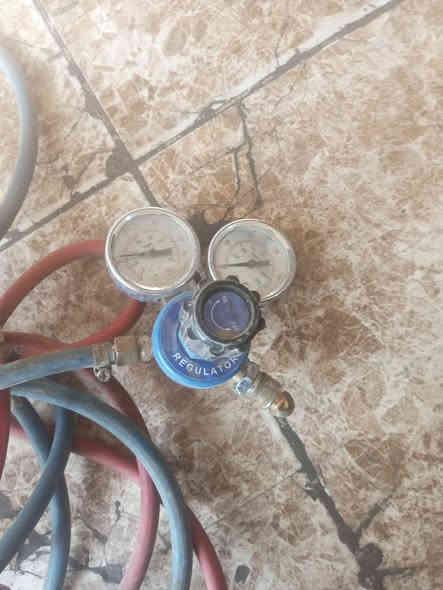 السلام عليكم
غراض سمكره للبيع 
عده كامله كبل فتح محل 
عنواني بغداد حي البتول 
هاتف ***********
