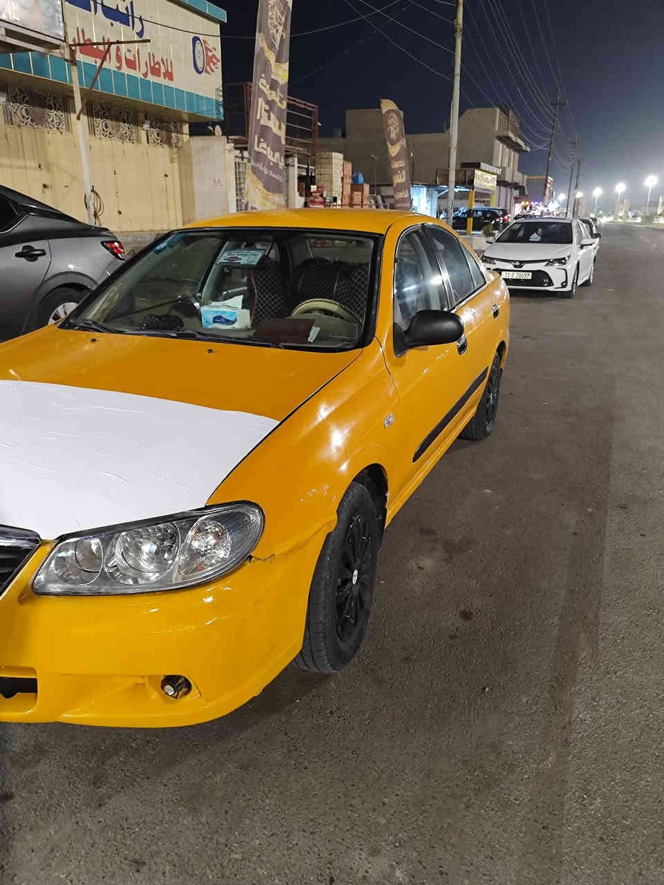 السلام عليكم..    ***********
نيسان سني 2011 محرك 1800 گير عادي شاشه وكامرا ترايك وين ماتريد  بأسمي مصفره هيئه وغرامات سنويه ماساقطه بيهه ضربه بجم مبدل لا مبين ولا مأثر عليهه مراوس بألنترا من 7لل9 حتا اذا ابيهه حادث رايدهه مال تكسي سعرهه 70
