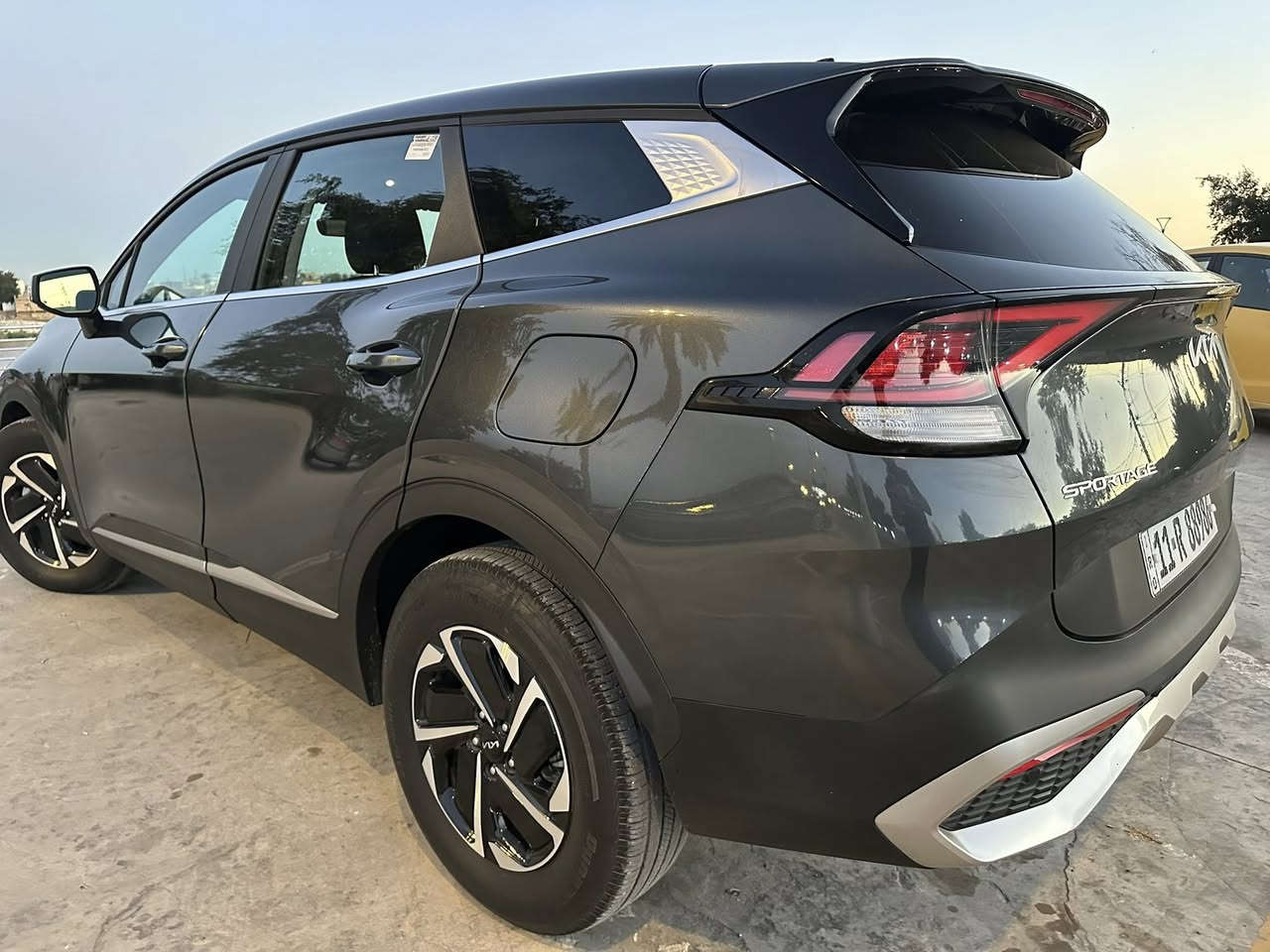 السلام عليكم ورحمة الله وبركاته 
كيا سبورتج هايبرررد وارد امريكي 
موديل 2025 بدوون صبغ 
مواصفات LX العاديه
ماشيه 8 الالف زيرو 
محرك 1600 تيربو هايبرد 
اربع انضمه قياده 
حساس خلفي 
كيرر مووس
قطعتين تبريد 
حادثها امامي بدون دواخل 
البنيد فقط ومبدل نفس الون 
وبيها بارد بل جاملغ بسيط 
السعررر 188 ورقه وبيها مجال 
مكاني الكاظميه 
*********** متواجد فيس واتساب
