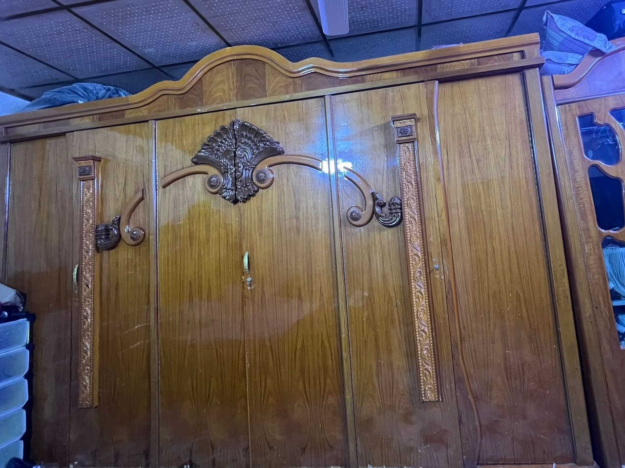 غرفة نوم مستعملة للبيع تفاصيل اكثر اتصال ***********
