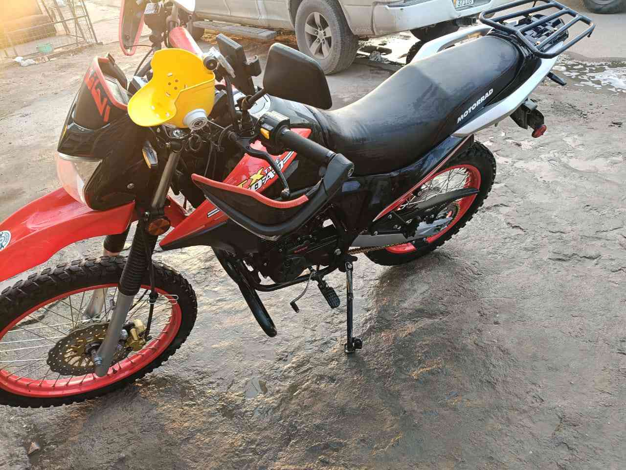 السلام عليكم دراجة قفاز للبيع مكينه 200 ماشيه 50000 با اسم الشركه بعدها تحويل ثاني يوم السعر 2500 وبيها مجال مكاني البلديات تواصل على الرقم ***********
