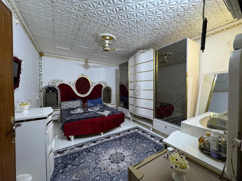 بيت للبيع 155 متر طابقين بناء طابوق و كونكريت  3 غرف مطبخ حار وبارد 
العنوان بالبطاط  شارع الفرن قريب ع بيت ام علي الجوايه 
رقم صاحب الدار  ‭0782 784 9603‬
