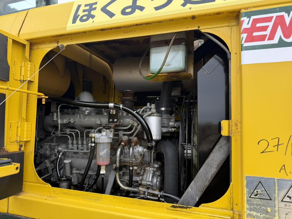 السلام عليكم شفل كاوسكي حجم 70ZA محرك ازوزة عدد الساعات 5000h الف ساعة دخول جديد للعراق شفل بحالة زيرو مكفول كفالة عامة العنوان واسط الصويرة ***********
