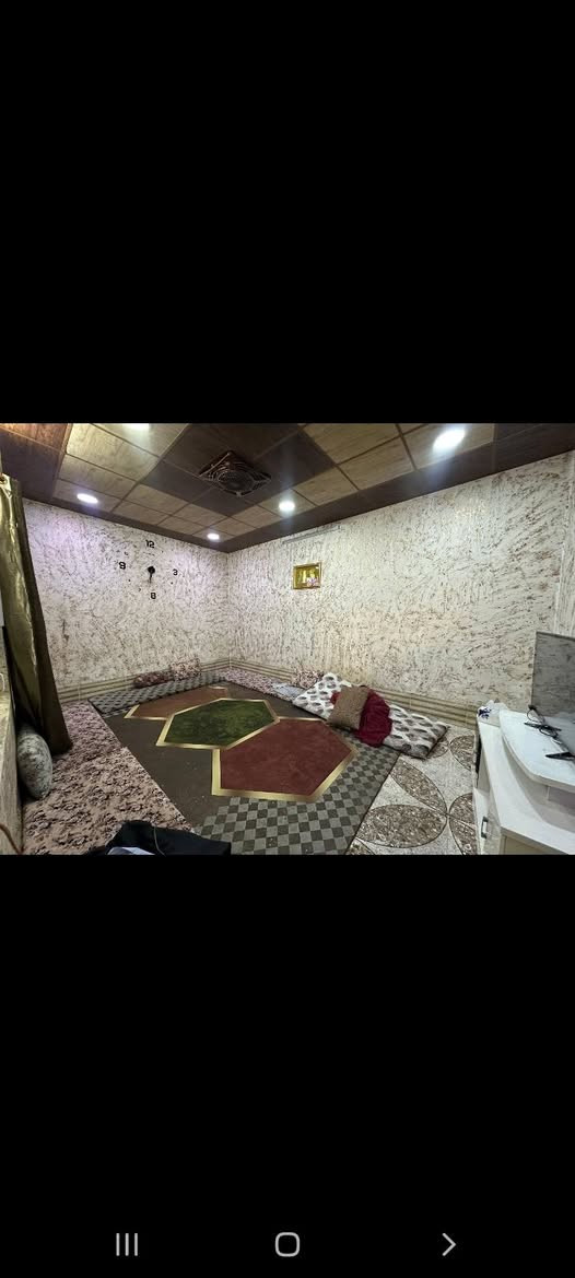 بيت للبيع عنوان شورجه طابقين سعر ٤٥مليون بيه مجال ***********
