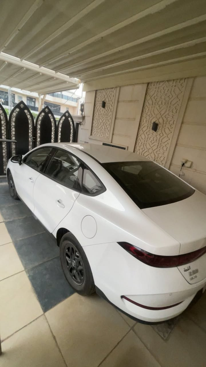 بي واي دي BUD كن بلاص                                    مرقم بغداد تحويل ثاني يوم
عداد  كليو متر / 4000 

 مكفوله كفاله عامه 

بصمه + كرت 

داخل زيتوني

هاندر بريك بصمه اوتو هولد 

كيجات شاشه 

شاشه كبيره تبريد شاشه 

لايت ليد لايت اوتو  + لد صباحي 

اشاير مري

تبريد قطعتين 

ويل كب اسود بلادي حجم 16 

السعر  18900 

مكان السيارة بغداد الزعفرانية 

للاستفسار *********** 
يحتوي واتساب
