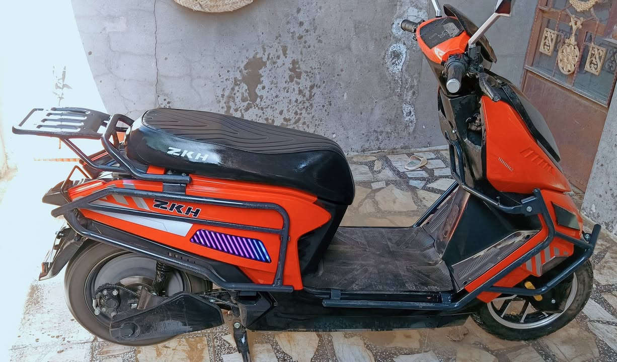 دراجة شحن ٦ بطاريات ملف ٢٠٠٠
سرعه ٦٥ حقيقي على ويز 
٣ سرعات 
نضام Rبك 
نضام مثبت سرعه 
بلوتوث 
سماعات 
تشغيل عن بعد 
بريك دسك امامي خلفي 
منفذ شحن USB
لايت زنون عالي ناصي 
انشره جوانب 
بك لايت شمعه 
درع 
دبل سويج + دبل بصمه 
مكاني بغداد  السعر ٩٥٠ الف


**إذا كنت صاحب هذا الإعلان وتريد حذفه لأي سبب، رجاءا أرسل رسالة إلى الدعم الفني**