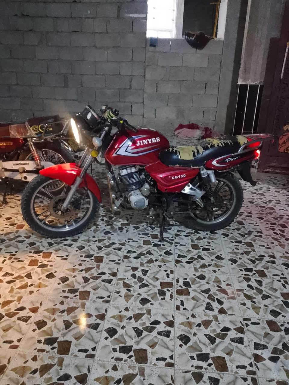 السلام عليكم بانده كامله مكمله مراوس بسيفان نضيفه مكان ديالئ خان بني سعد العنده يجي خاص او نتصال  ‏‪***********‬‏
