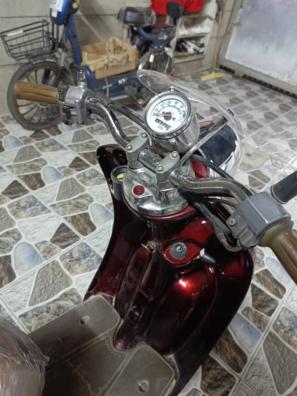 سلام عليكم ماطور عبد الحليم للبيع نضافه %99 فول شغال كهربائيات شغال ماعده سلف سعر 520 وبي مجال قليل مكان كركوك قادسيه الثانيه الرقم (***********)
