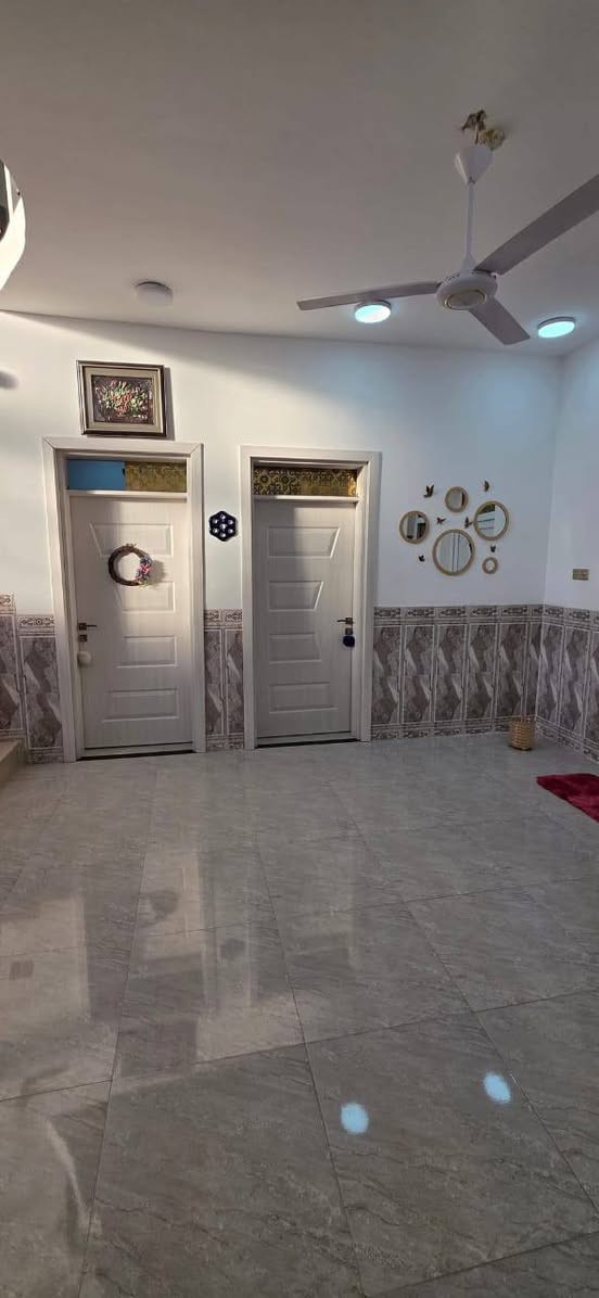 🏡 إعلان عقاري – مكتب المرتضى للعقار 🏡
يعلن مكتب المرتضى للعقار عن توفر دار للبيع في الرمادي – قرب مطعم القصر الأبيض، بموقع مميز وحيوي تتوفر فيه جميع الخدمات الأساسية.
📍 المساحة: 200 متر
🏠 تفاصيل الدار:
✔ غرفتين نوم
✔ صالة استقبال وكندور 
✔ مطبخ
✔ صحيات داخلية وخارجية
💰 السعر: 120 مليون وقابل للتفاوض

للمزيد من التفاصيل والاستفسار، ندعوكم إلى زيارة موقع مكتب المرتضى للعقار قرب الطاحونة أو الاتصال على الأرقام التالية:
📞 
***********
***********
ابو كرار الفراجي

مكتب المرتضى للعقار… ثقة في الاختيار ومواقع مميزة بأسعار مناسبة.
