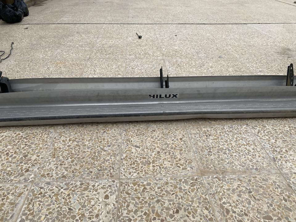 السلام عليكم 
دوسات المنيوم النظافه 80% فاتحها من هايلوكس 2009 ترهم لحد موديل 2014 مكاني الموصل الايسر 
***********
